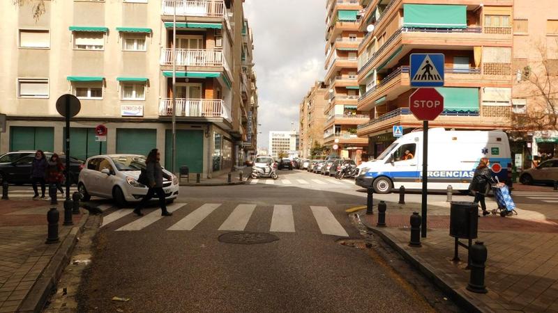 Foto f6ac492f-9515-43c2-8df5-44279dafbdf4. Rent business premise in calle concha espina 33 in Granada