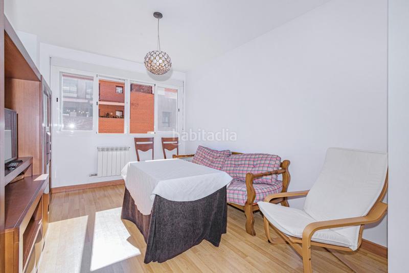 Foto 0aa92a12-5ee7-40a1-84ca-7e156c05b248. Flat in calle albondón in Rosaleda - Juventud Granada