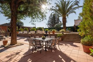 Chalet  Camino de las gabias 98. Impresionante mansión en loma linda.