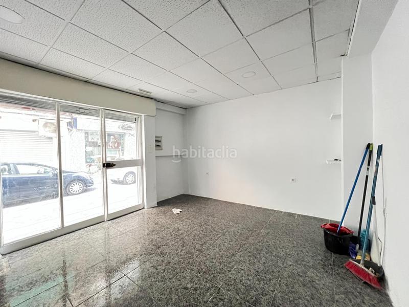 Foto a9834e75-f6be-4112-899a-2ad6f9205bd9. Location local commercial dans calle concha espina 33 dans Granada