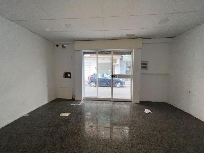 Foto 6f06f362-777d-40b9-a71e-02010779f0dd. Rent business premise in calle concha espina 33 in Granada