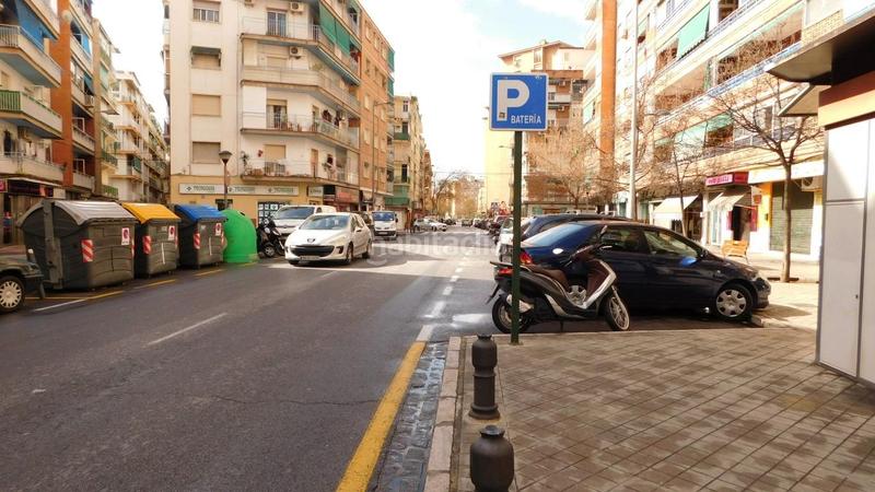 Foto bbd59b7c-97af-4b59-96d5-11b28bcd6558. Rent business premise in calle concha espina 33 in Granada