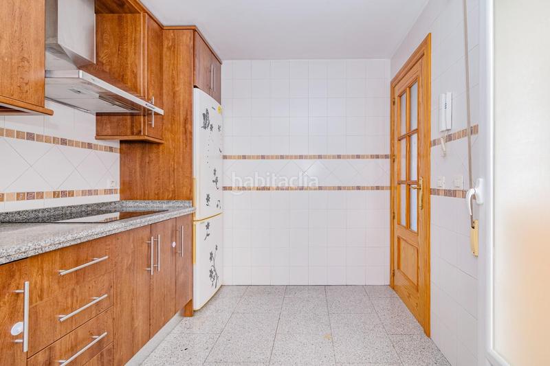 Foto f05cb660-9de1-4490-9ed3-5f5a5c07cefe. Maison avec parking dans San Antón Armilla