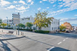 Piso en La Zubia Ciudad. Piso de 3 dormitorios con cochera en la zubia