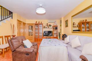 Maison jumelée à Residencial Triana - Barrio Alto. Venta de bonita casa en las gabias