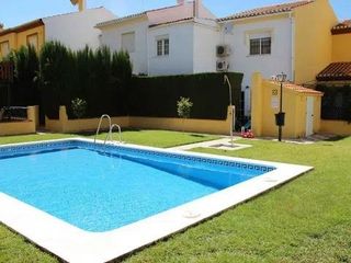 Casa adossada  Calle costa rica. Si no quieres un chollo sigue haciendo scroll,   para comprar es