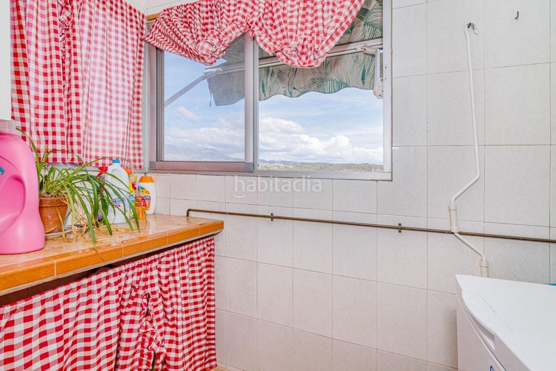 Foto 81961773-1e59-4b34-9b57-3c566599b8eb. Pis amb calefacció aparcament a Cartuja Granada