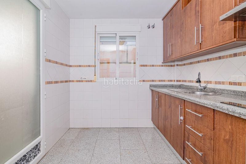 Foto c5f38e2f-374f-4b9d-ba3a-bc52217161fa. Casa amb aparcament a San Antón Armilla