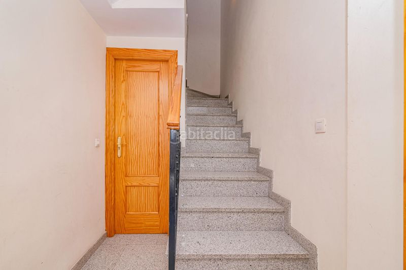 Foto eb8a3838-bf4a-4fb5-a343-71c8fca3d9b7. Casa amb aparcament a San Antón Armilla