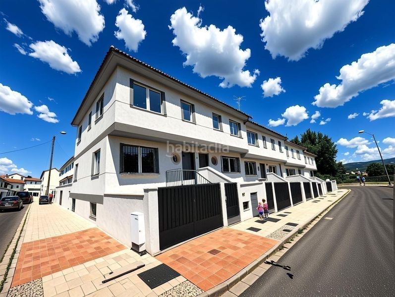 Foto a9494797-74d3-4d6a-95f3-1219d8a7630f. Casa amb aparcament a Láchar