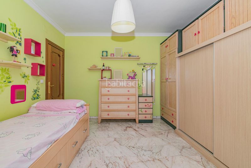 Foto 24c303bd-afcc-40c5-9957-6d7e1f6970e8. Xalet amb aparcament piscina a Maracena