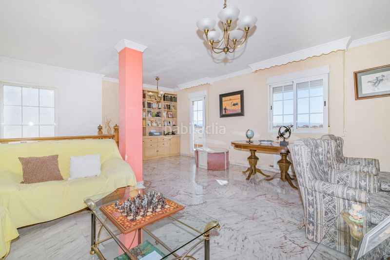 Foto 34070761-c9a5-4224-8309-63d1a488e764. Xalet amb aparcament piscina a Maracena