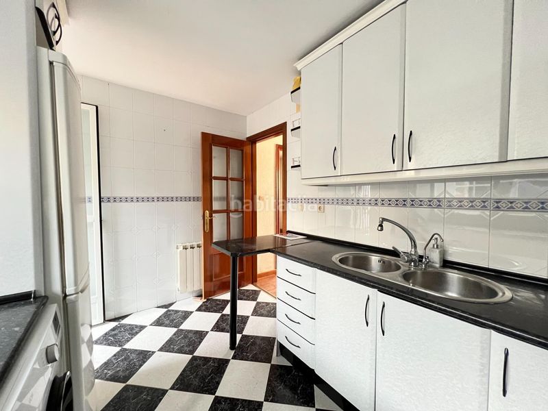 Foto 675c2977-6212-47ab-ad21-fb0abc48fc38. Casa adossada amb calefacció aparcament piscina a Gabias (Las)