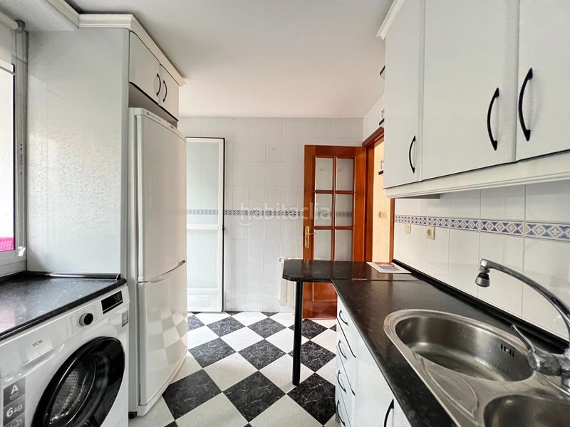 Foto ab2366f8-9dae-4644-b38a-58341dd0468d. Casa adossada amb calefacció aparcament piscina a Gabias (Las)