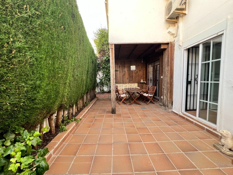 Foto b8d2f2c1-a4b2-4ee0-a819-f2a845998c67. Casa adossada amb calefacció aparcament piscina a Gabias (Las)