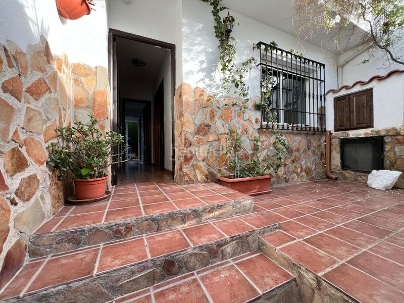 Foto fb8e9f55-169a-42ec-aa83-b98c58efd891. Casa adossada amb calefacció aparcament piscina a Gabias (Las)