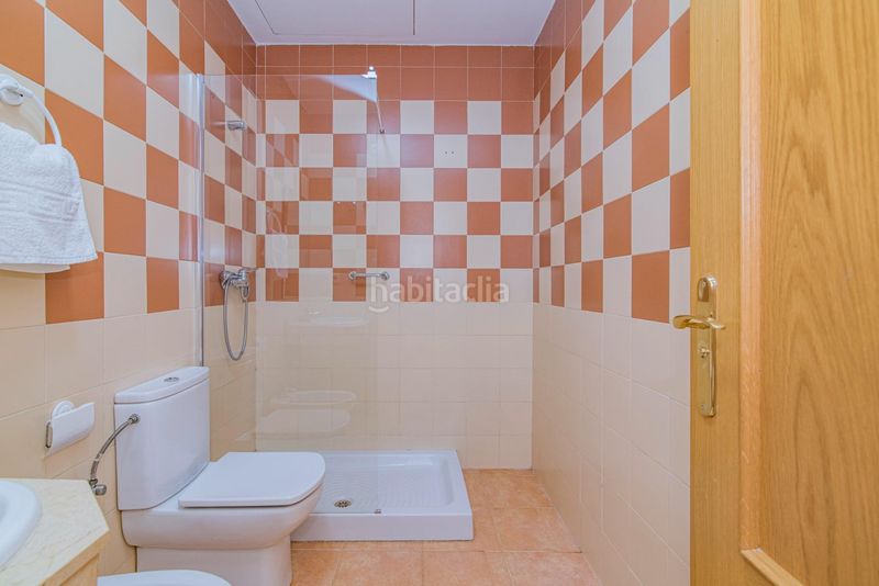 Foto e4eada19-ea27-4f59-b858-16fc4a81030f. Apartament amb calefacció a Centro - Sagrario Granada