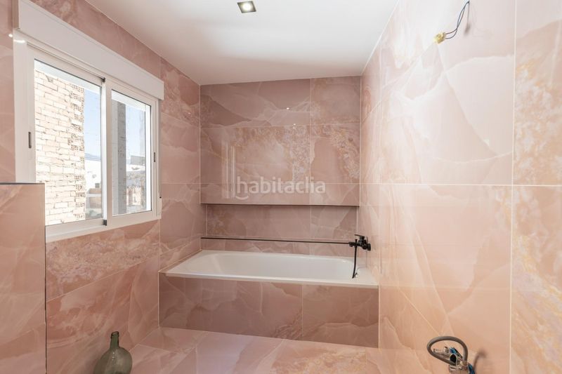 Foto d8666683-2433-43b8-8ab2-832add465817. Casa a Ayuntamiento Alhendín