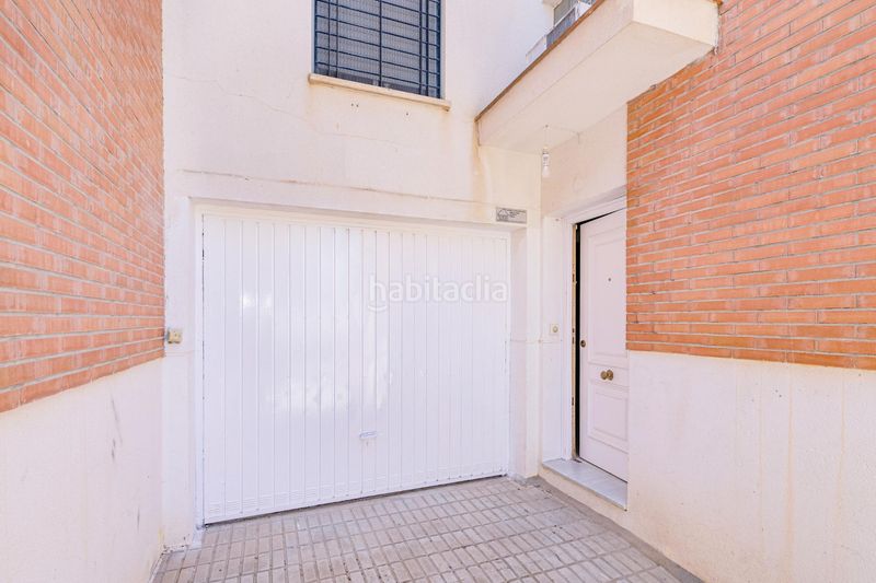 Foto 3f11485c-a8ec-4905-b57b-0f61fb267b13. Casa adossada amb aparcament a Cúllar Vega