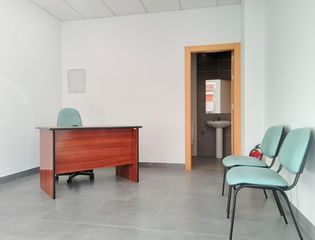 Miete Geschäftsraum in Calle tres cruces 32. Alquila tu espacio ideal en armilla!