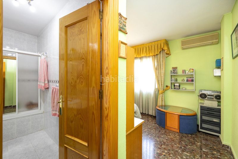 Foto 0f0efcf4-7b8e-4d30-a276-383b141055f5. Casa adossada amb aparcament a Maracena