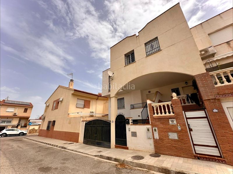 Foto 01c9d9c7-fdd0-49d1-aafe-117438e86bc3. Casa adossada amb calefacció aparcament a Huétor Vega