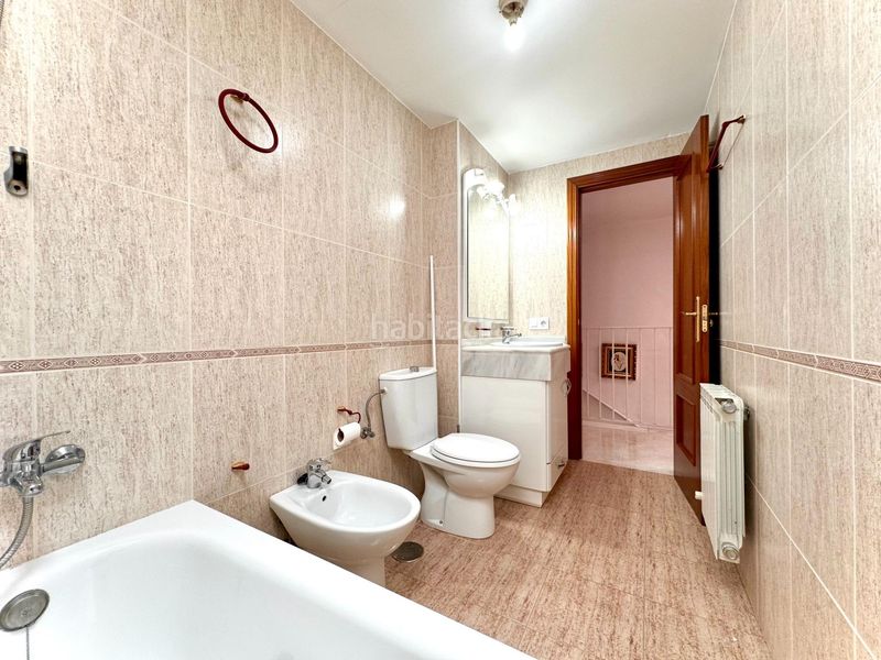 Foto 463cbeca-b9e0-4f75-9e1b-3a1e5e43d074. Casa adossada amb calefacció aparcament a Huétor Vega