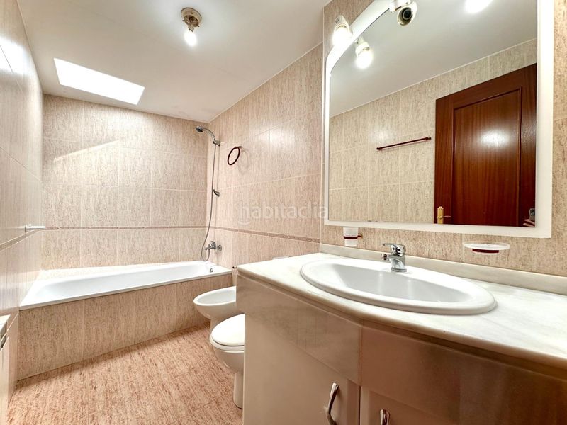 Foto aadeff4a-2e6c-44a8-abea-fee8ffe37262. Casa adossada amb calefacció aparcament a Huétor Vega
