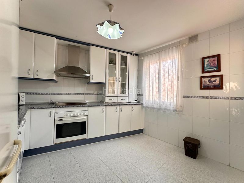 Foto e7dd61d7-bd43-412c-8e0c-302b2e02aecf. Casa adossada amb calefacció aparcament a Huétor Vega