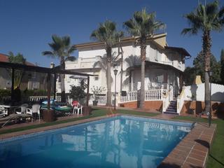 Xalet a Peligros. Chalet monteluz