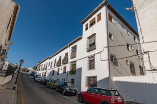 Apartment  Callejón aynadamar. Apartamento amplio situado en casa corrala rehabilitada