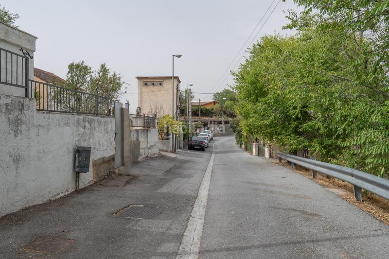 Foto 5a83a2f3-ebb3-448e-948f-bfea5bf4d9a9. Chalet en camino de la barrera (far) 58 el Fargue 2000 metros de parcela segregable con chalet de 178m en tres plantas mas nave de 90 metros en Granada