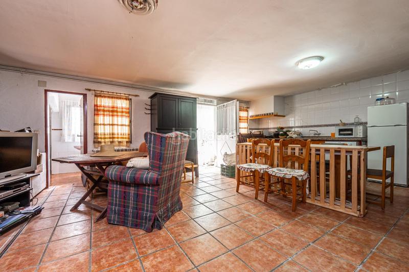 Foto b29b2a68-3fdb-4d6c-87a4-3ead00f0c733. Chalet en camino de la barrera (far) 58 el Fargue 2000 metros de parcela segregable con chalet de 178m en tres plantas mas nave de 90 metros en Granada
