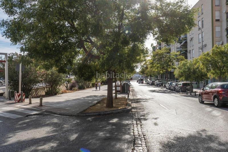 Foto 080a5418-8ebc-4d0a-a5af-b627e7c4ebd0. Local comercial a calle profesor francisco dalmau 11 a Granada