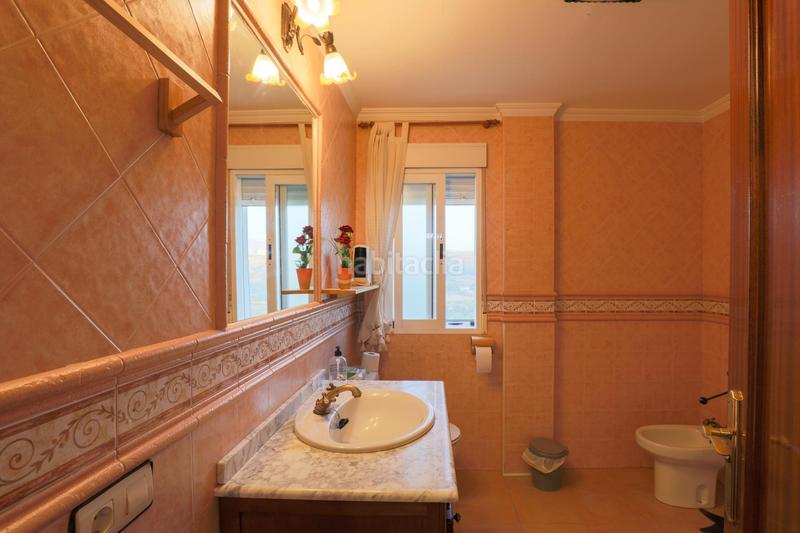 Foto ac769ec9-43fd-4f8d-a0e5-c70fcfa99c06. Casa amb aparcament a Albuñuelas