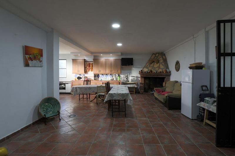 Foto be3c6e3f-7a42-48c8-8045-de837bff558c. Casa amb aparcament a Albuñuelas