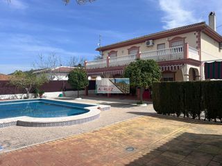 Chalet en Cabra. Espectacular chalet con piscina en cabra