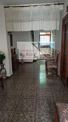 Casa adossada a Priego de Córdoba. Casa semicéntrica en priego de córdoba