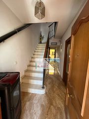 Casa in Priego de Córdoba. Casa familiar lista para entrar a vivir