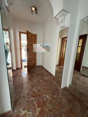 Casa en Priego de Córdoba. Amplia casa con cochera en la zona de buenavista