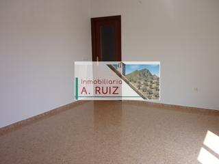 Pis a Priego de Córdoba. Piso muy luminoso en urbanización con piscina