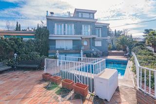 Xalet  Calle betis. Lujoso chalet en monachil