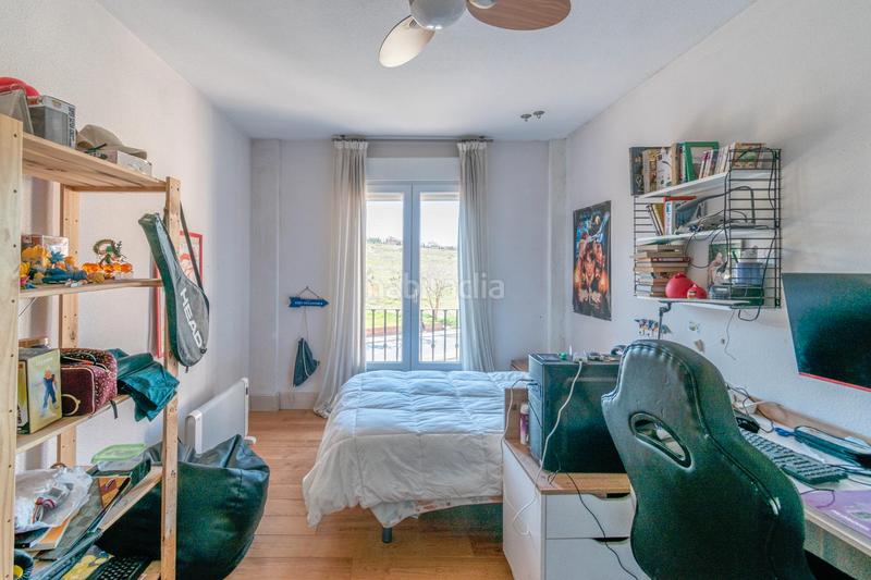 Foto a6873cc8-48dd-46c4-a0c4-47c5d6d82774. Casa pareada en calle julián besteiro 28 viveienda en esquina en Zubia (La)