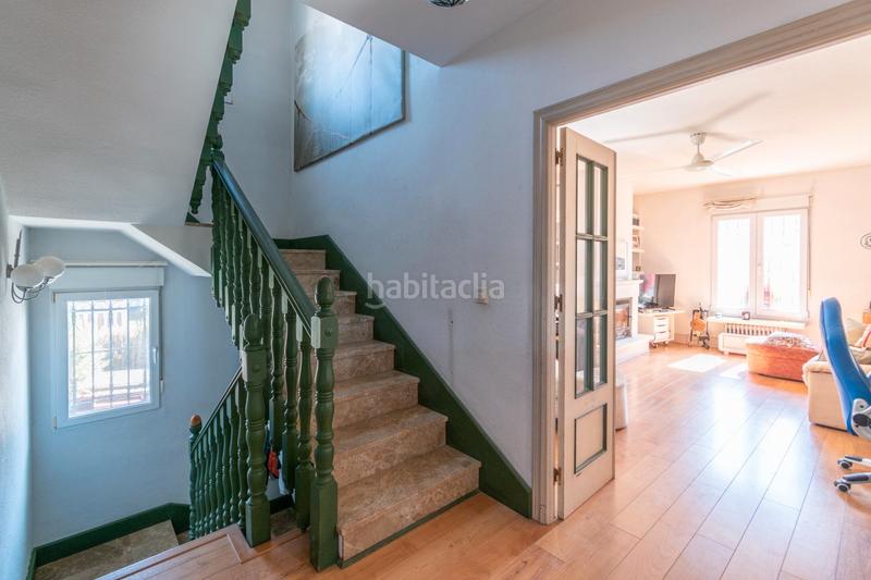 Foto b428273a-1da8-4e27-9fd7-89df20e5dabc. Casa pareada en calle julián besteiro 28 viveienda en esquina en Zubia (La)