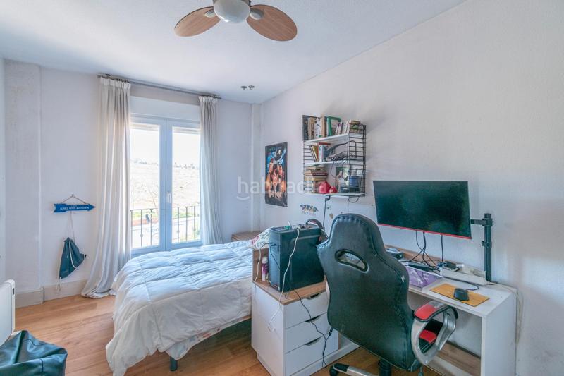 Foto d639ba4b-8835-4f01-a6a5-8a8818decfe3. Casa pareada en calle julián besteiro 28 viveienda en esquina en Zubia (La)