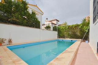 Chalet à Calle alminares 5. Chalet en hijar