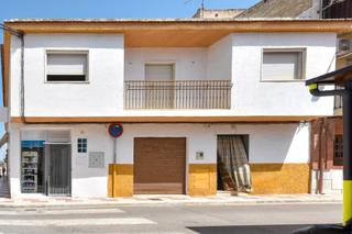 Casa a Calle isaac albéniz 22. Casa de grandes dimensiones en maracena