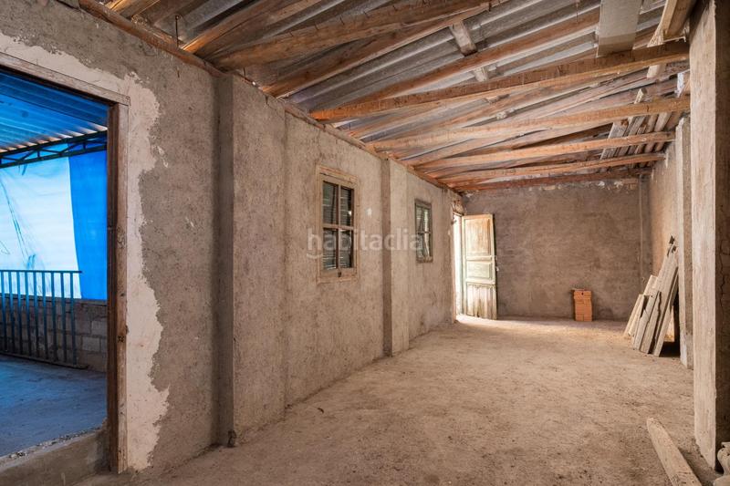 Foto e15961c8-cc8c-4233-bfe0-63423df11a98. Casa adosada en calle miguel hernández 14 ideal inversion de casa en Albolote