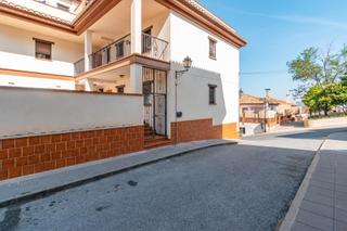 Pis  Calle río darro. Piso en la zubia con cochera y trastero
