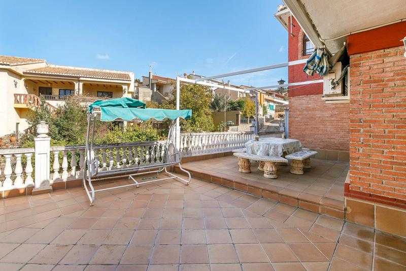 Foto 302d3c2a-6a41-4b32-9668-d021117ae547. Chalet en calle sierra nevada 54 huetor vega gran vivienda en Huétor Vega